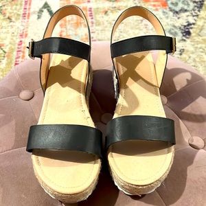 Lightweight espadrille-styled platform sandals - Size 11